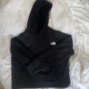 WOMENS NORTH FACE SHORT HOODIE SOFT, fleece lined has 2 pockets with zippers